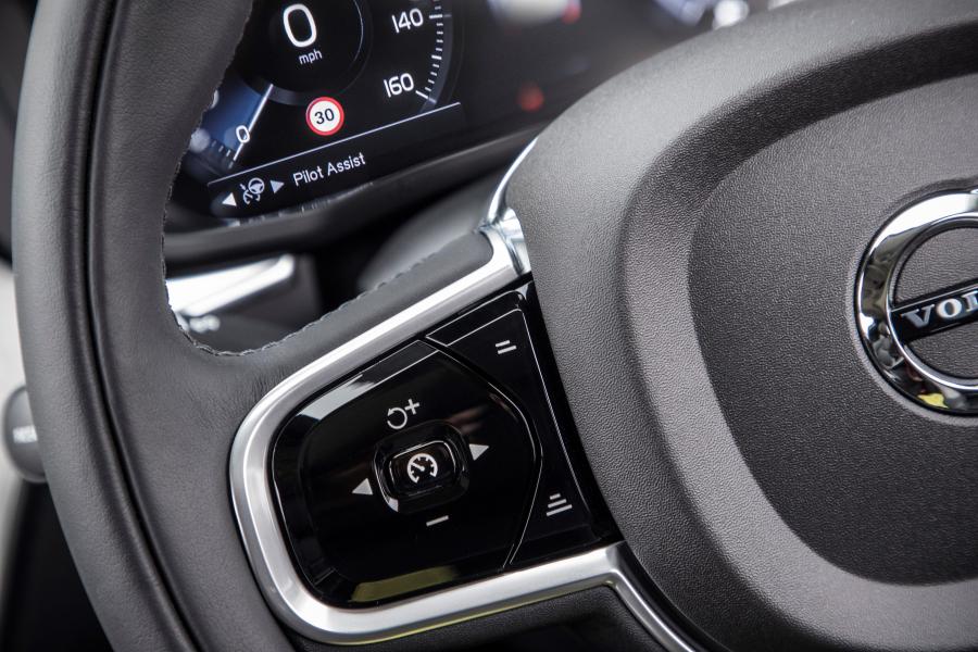 Детали интерьера Volvo XC60 D4 Inscription 2017 года  (UK) (фото 158 из 172)